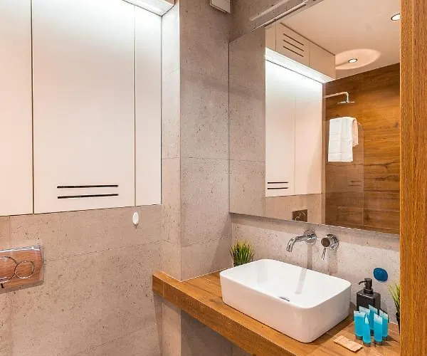 Apartamento Modlnica Wierzbowa Cosy By Bookinghost *