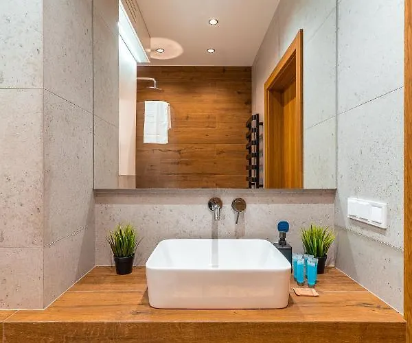 Apartamento Modlnica Wierzbowa Cosy By Bookinghost